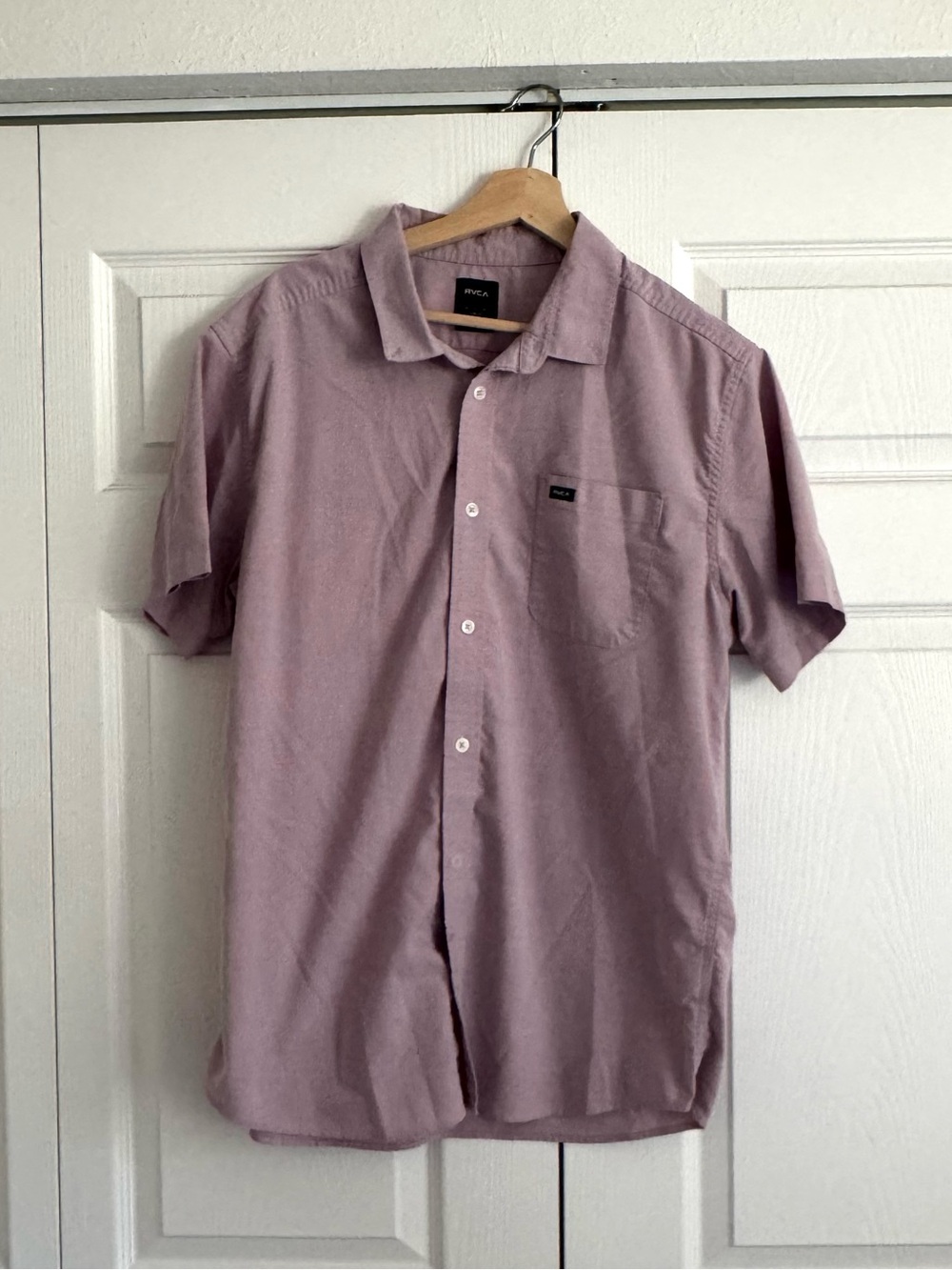 RVCA Men's Short-Sleeve Button-Down Shirt in Mauve